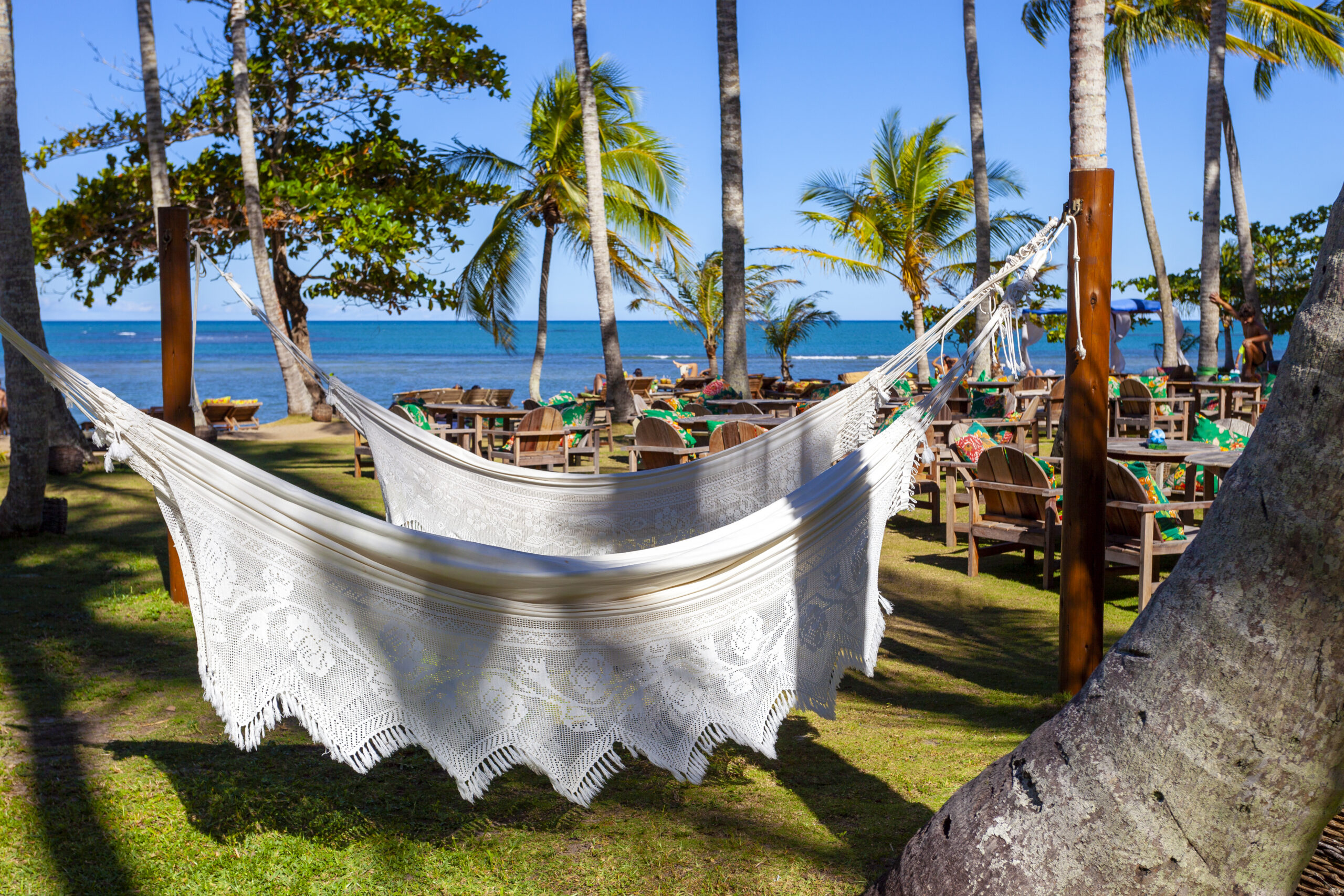 Hotel decorado con hamacas